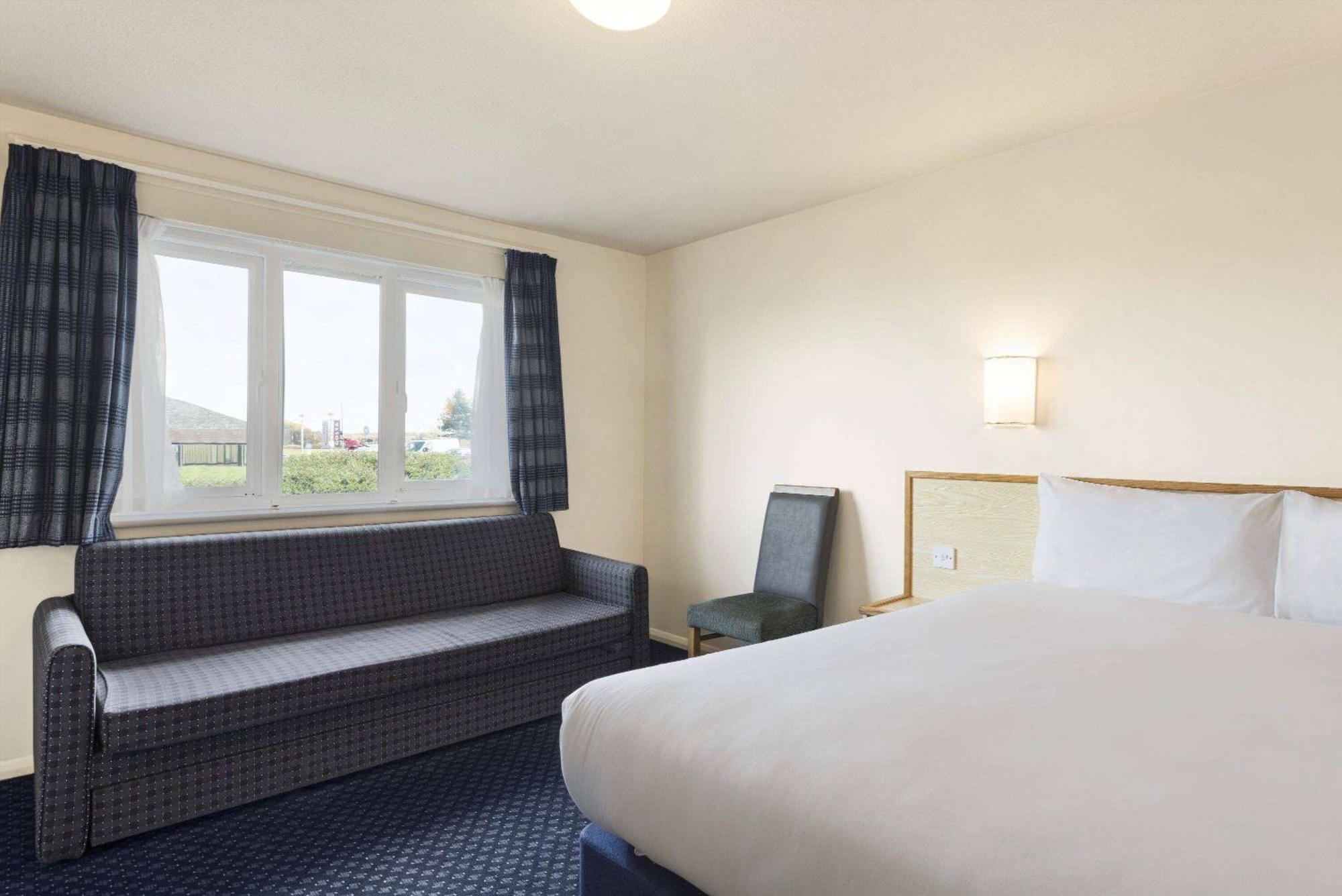 Days Inn Sutton Scotney North Екстер'єр фото