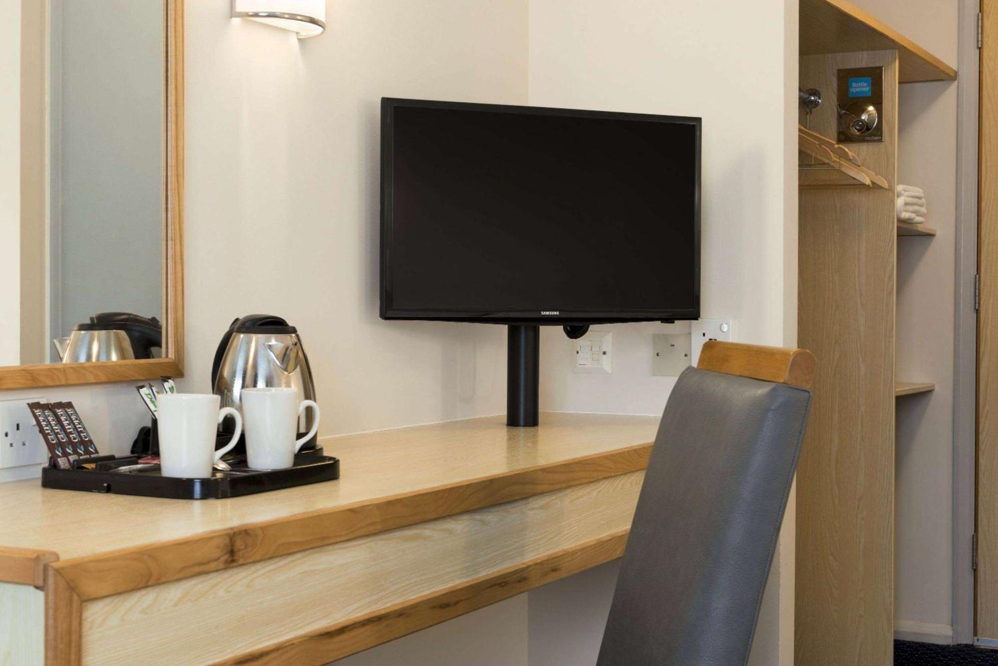 Days Inn Sutton Scotney North Екстер'єр фото