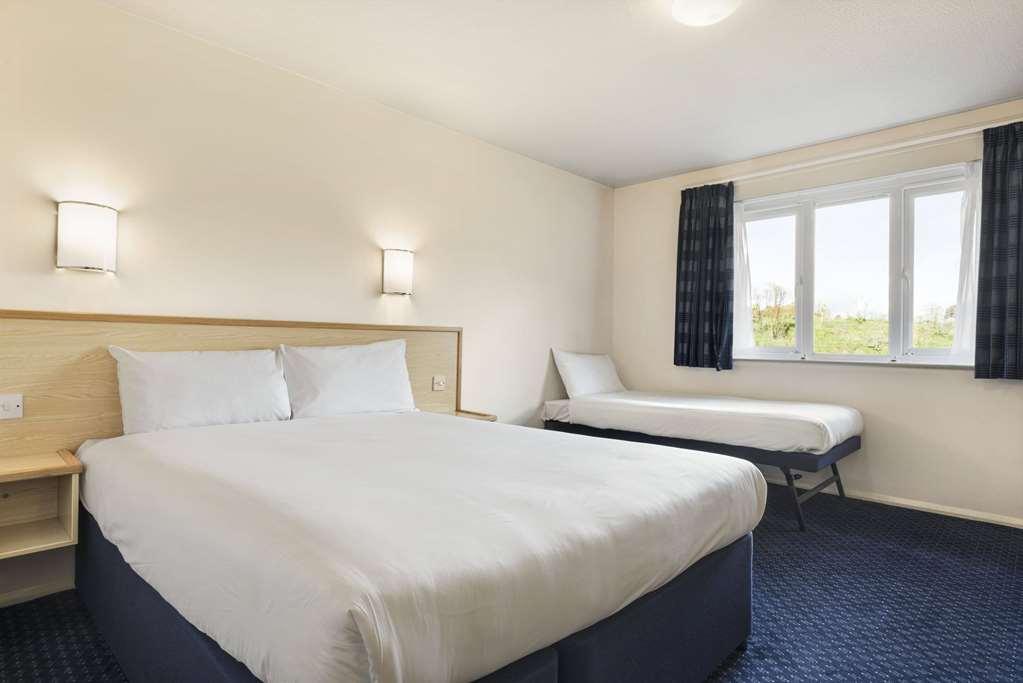 Days Inn Sutton Scotney North Номер фото