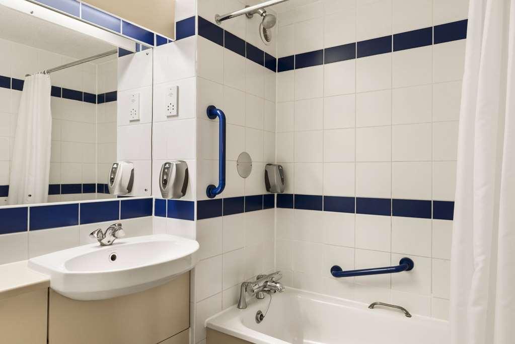 Days Inn Sutton Scotney North Номер фото